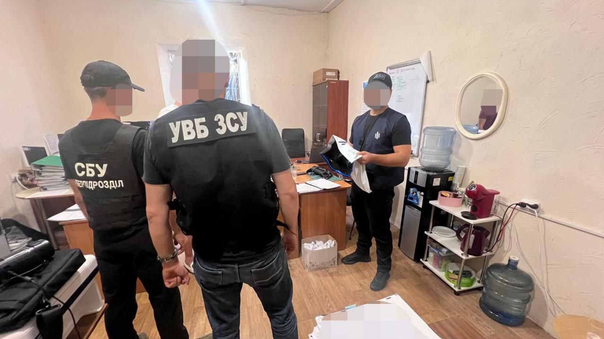 14 тысяч евро за побег: ДБР разоблачило двух военных, которые переправляли мужчину через границу