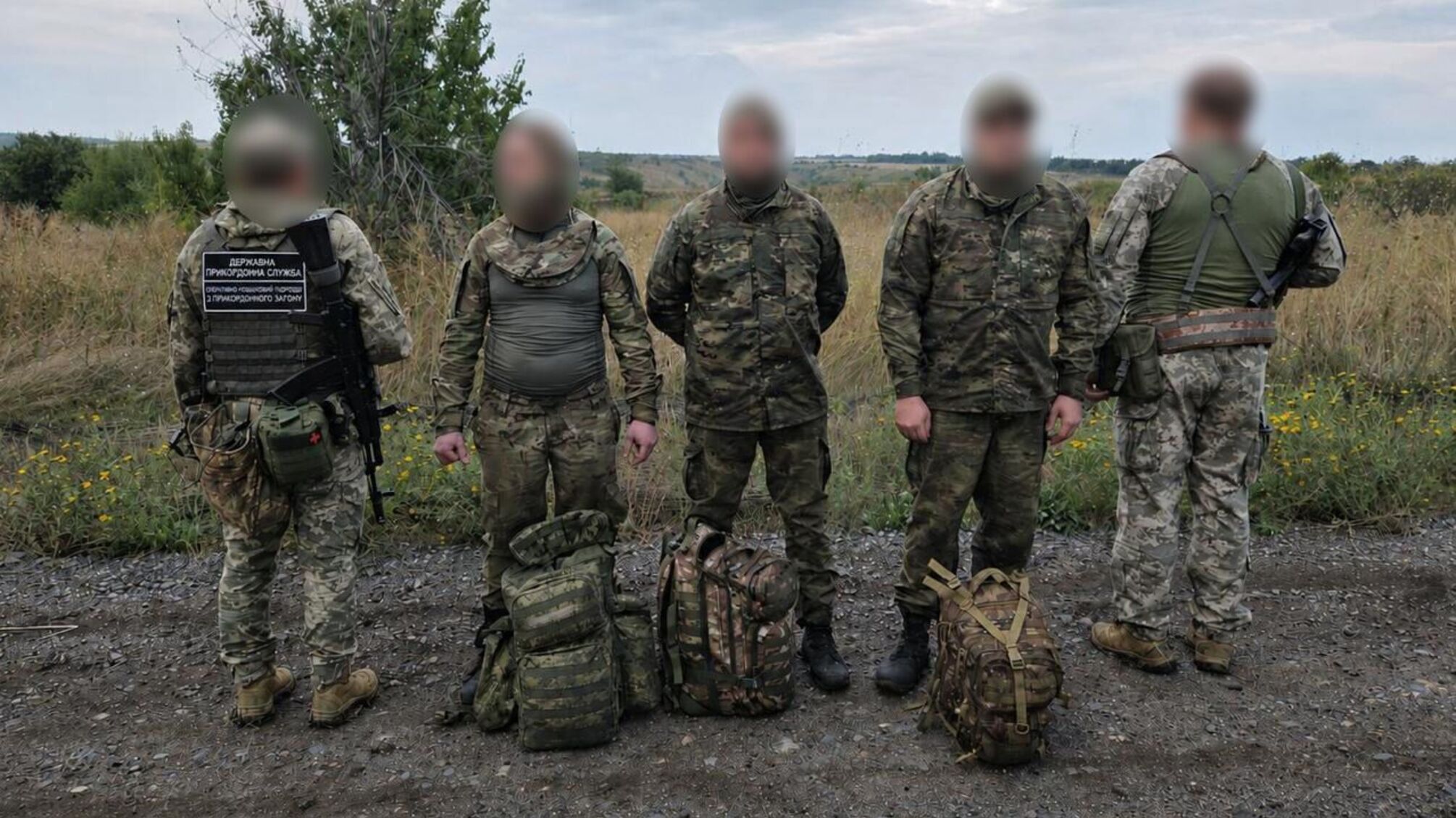 Машина-'розвідник' і чоловіки в багажниках: на Одещині викрили масштабну схему переправлення