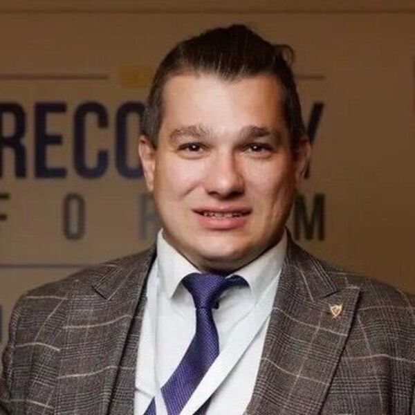 Виктор Медведь