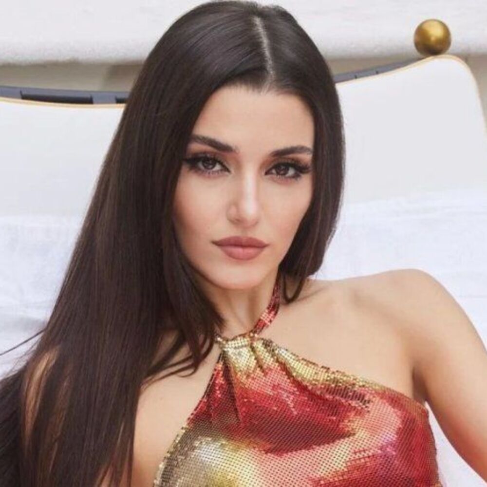 Ханде Эрчел (Hande Erçel)