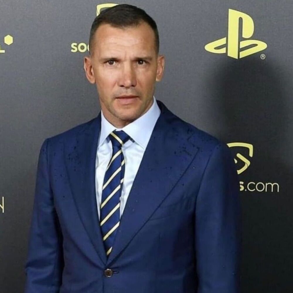 U intervyuda porno korsatdi. Adyol bilan onanizm qiladi