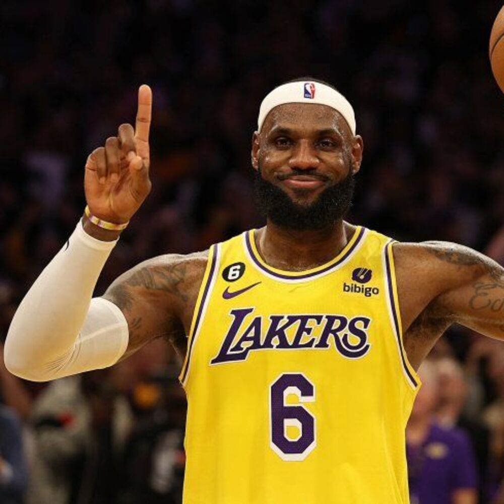 Леброн Джеймс (LeBron James)